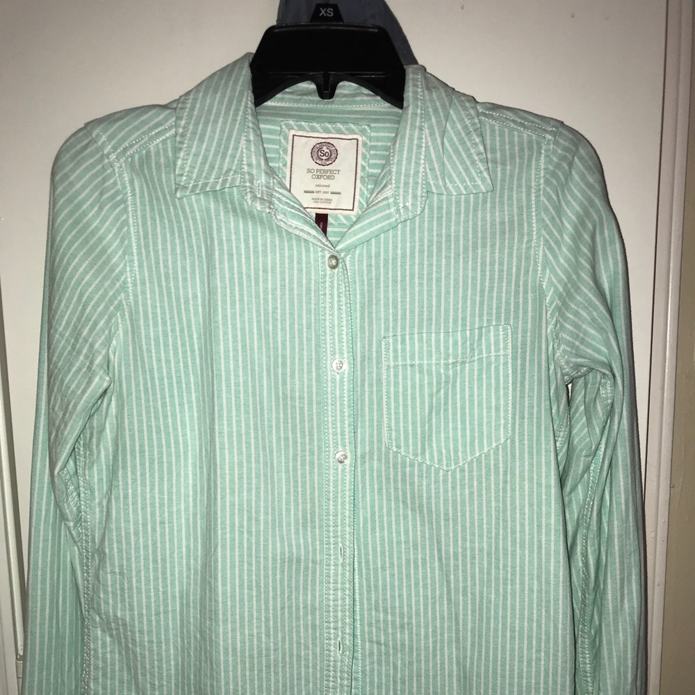 Teal button up shirt no flaws